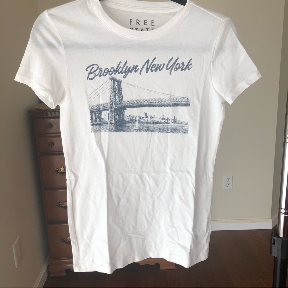 Aeropostale Graphic tee of Brooklyn bridge New York
